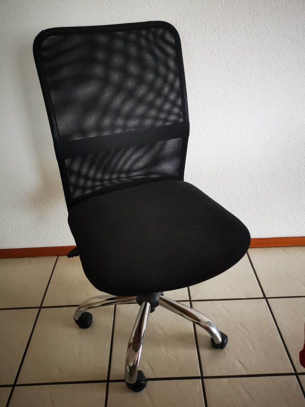 Sedie: Chaise de bureau ergonomique noire – Usato da Courtepin venduto da mara_1808 1