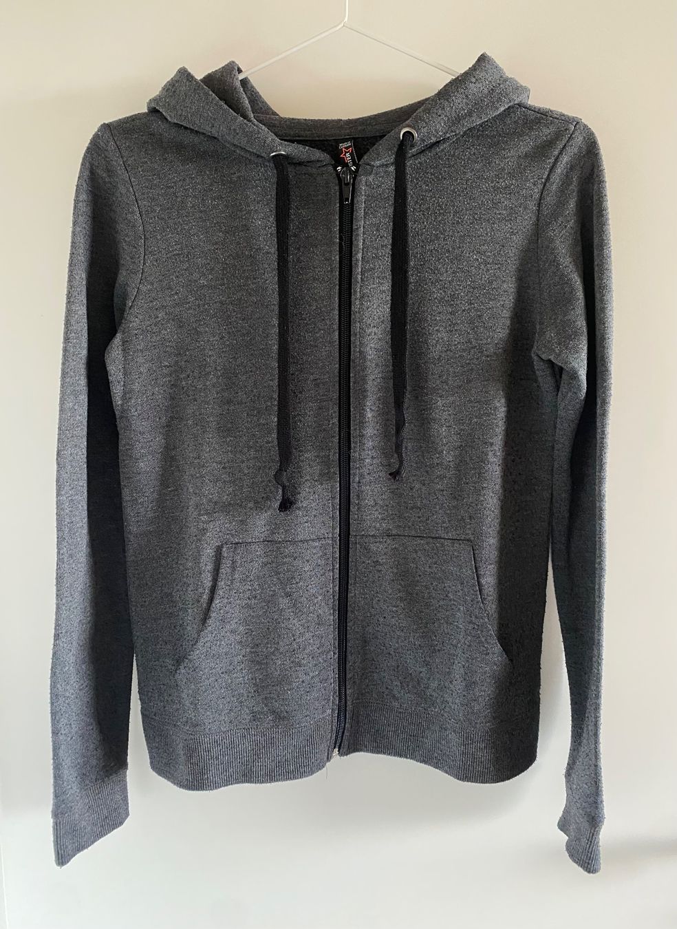 Pullover & Sweatshirts: Zip Hoodie – Gebraucht aus Oberdiessbach von cor_2nrl