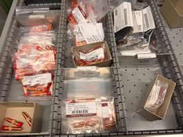 Posten mit Inhalt aus 9 Schubladen (Lot 289) 8108 Dällikon
