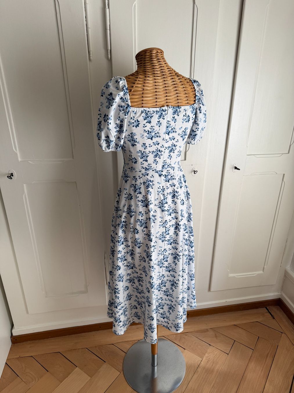 Shein Vestiti: Kleid weiss-blau geblümt 34 – Usato da Zürich venduto da Diazaio 2