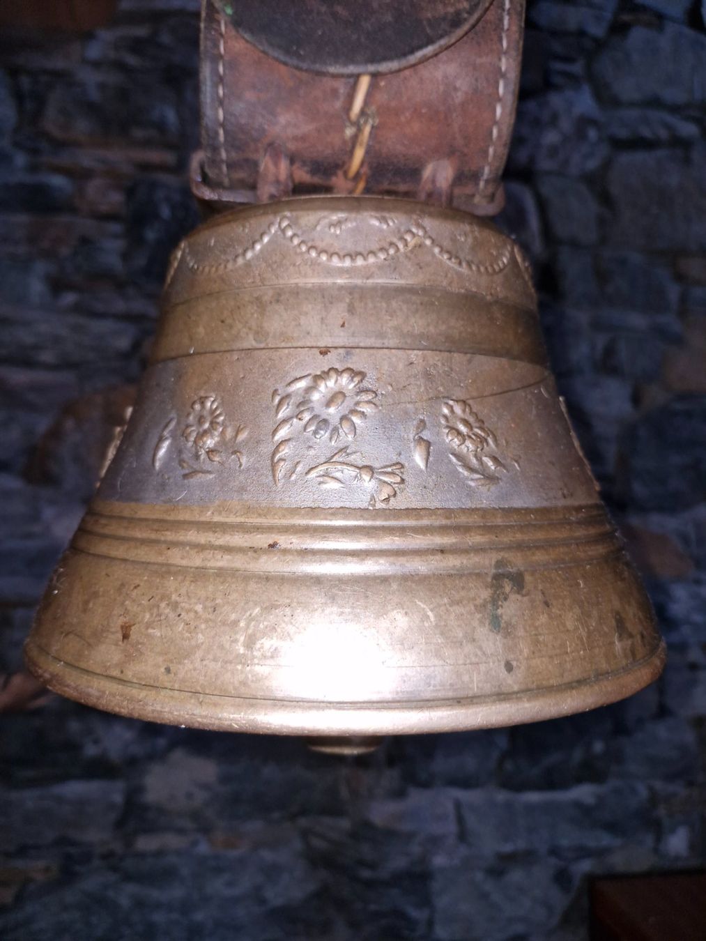 Glocken & Treicheln: Treichel Glocke – Gebraucht aus Guarda von rue_bpd7 1