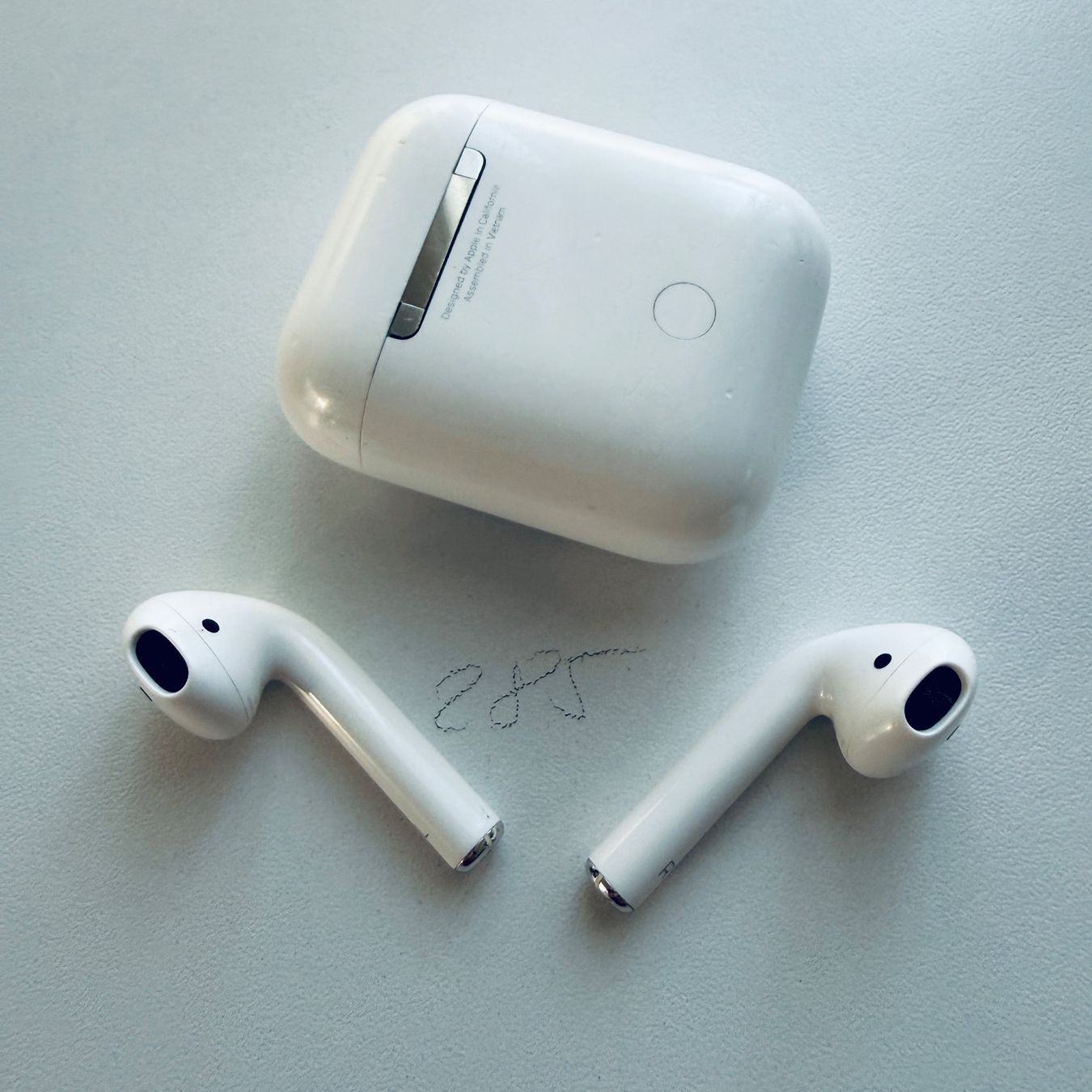Apple Cuffie: Original Apple AirPods 2 Gen. Wireless Kopfhörer & Case – Usato da Basel venduto da MY.AIRPODS.SHOP 2