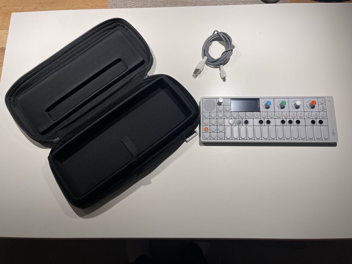 Teenage Engineering Strumenti musicali: OP-1 Synthesizer  – Usato da Einsiedeln venduto da Gunnar1000 2