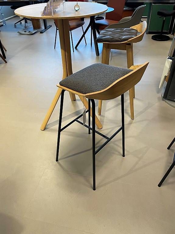 Sgabelli: ROLF BENZ 650 Barhocker – Usato da Volketswil venduto da wirzwohnen 1