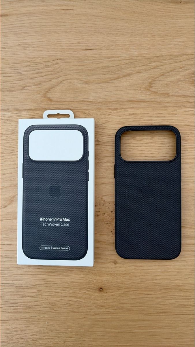 Apple Coques & Protection écran: Coque iPhone 17 Pro Max TechWoven – D'occasion à Gorgier par William3