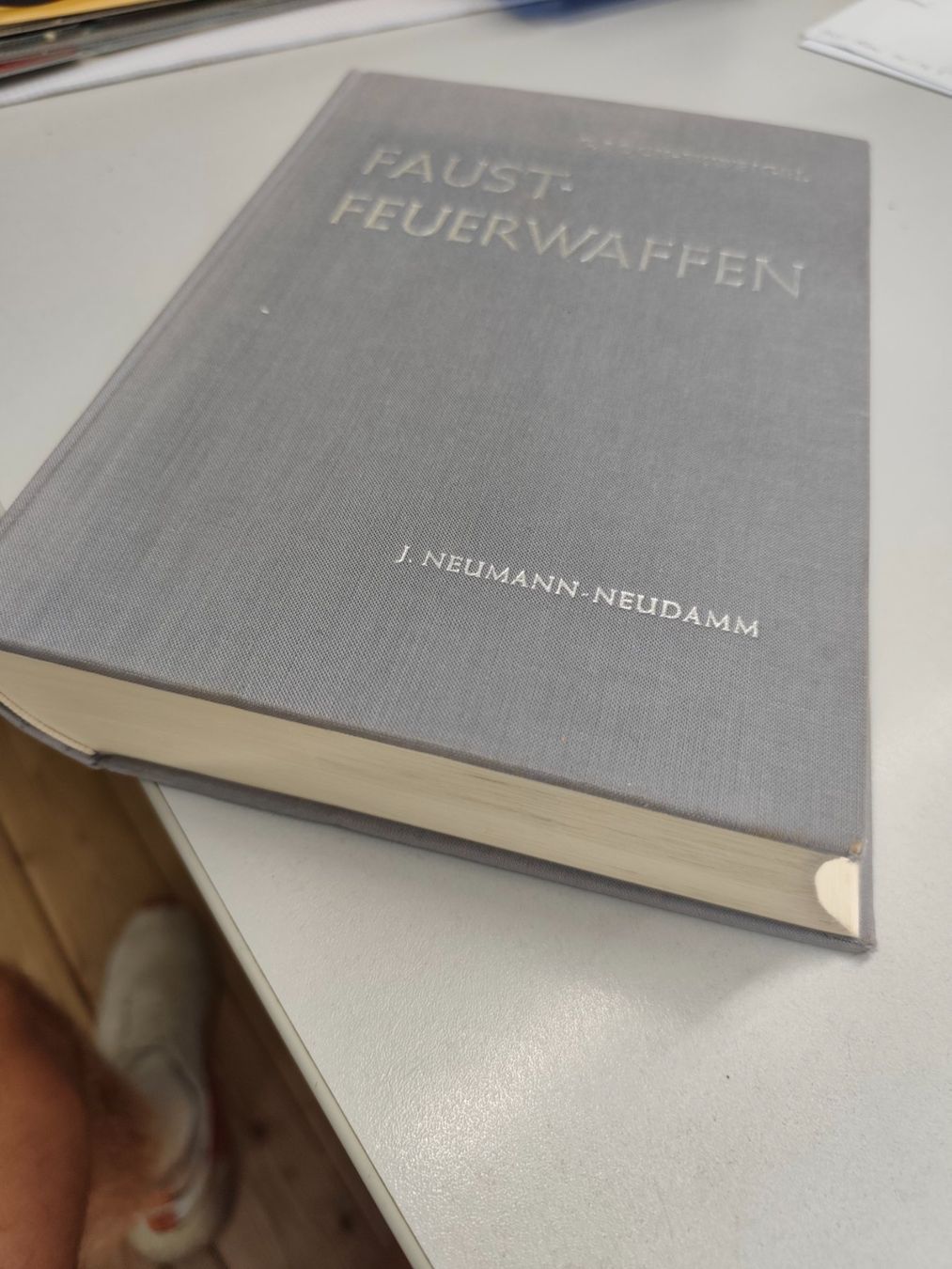 Libri: Buch Faustfeuerwaffen G. Bock-W. Weigel – Usato da Goldswil b. Interlaken venduto da troedlermarkt-goldsw 2
