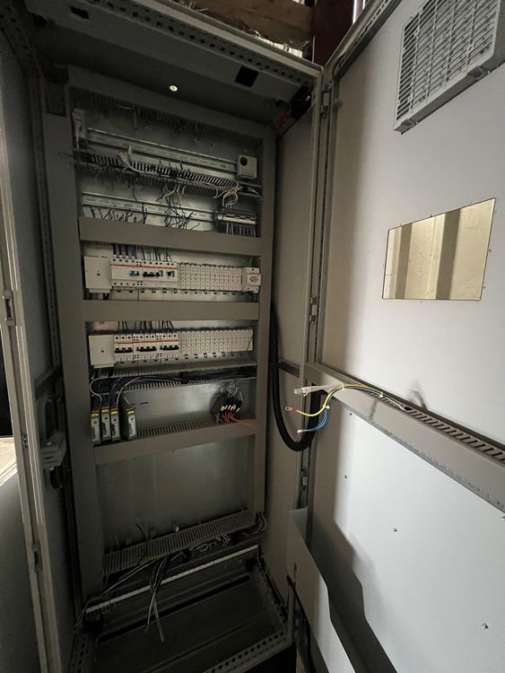 Rittal Schaltschrank mit Inhalt / Elektro Verteilung (Gebraucht) in ...
