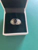 Silberring mit schwarzem Stein