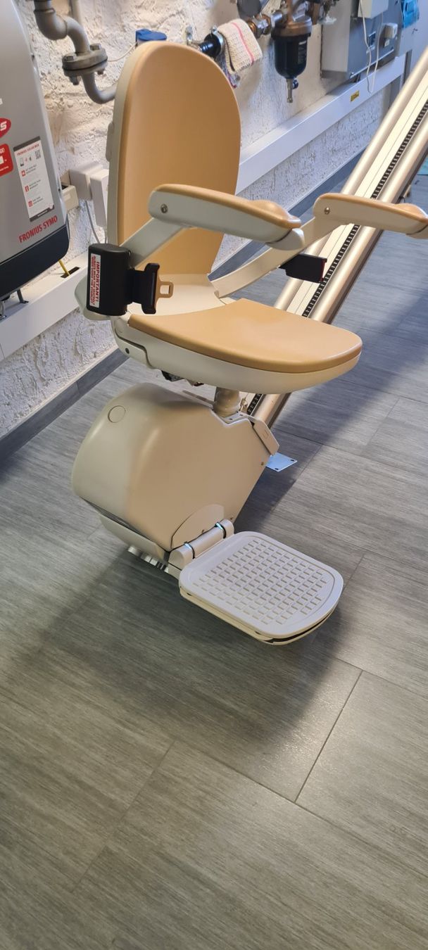Escaliers: Treppenlift Acorn 130 Superglide – D'occasion à Rorschacherberg par nudi59