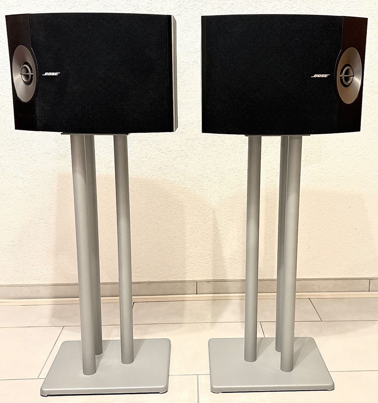Bose Casse acustiche: Bose Boxen 301 Serie V mit Standfuss – Usato da Neuendorf venduto da Kaba4