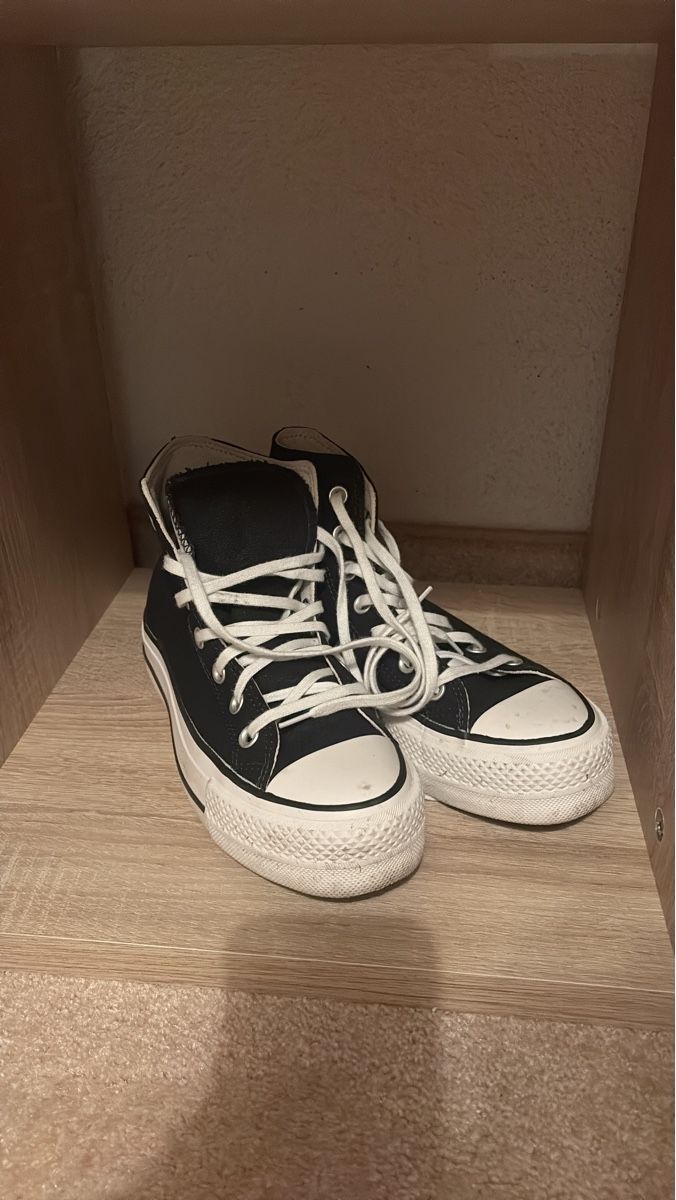 Converse Damenschuhe: Classic Converse All Stars, Size 36.5, Black & White – Gebraucht aus Zürich von Asybb 1