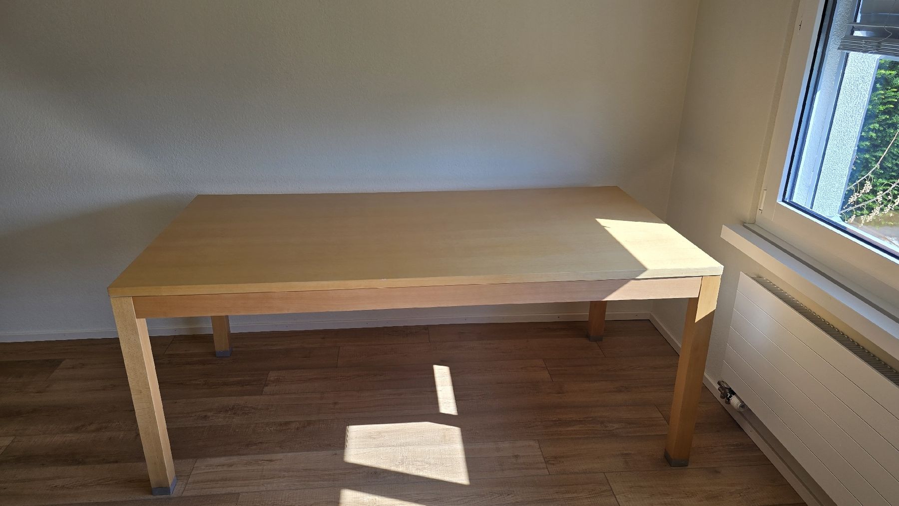 Tische: Massiver Tisch zu verkaufen – Gebraucht aus Maur von mue_7cvc 1