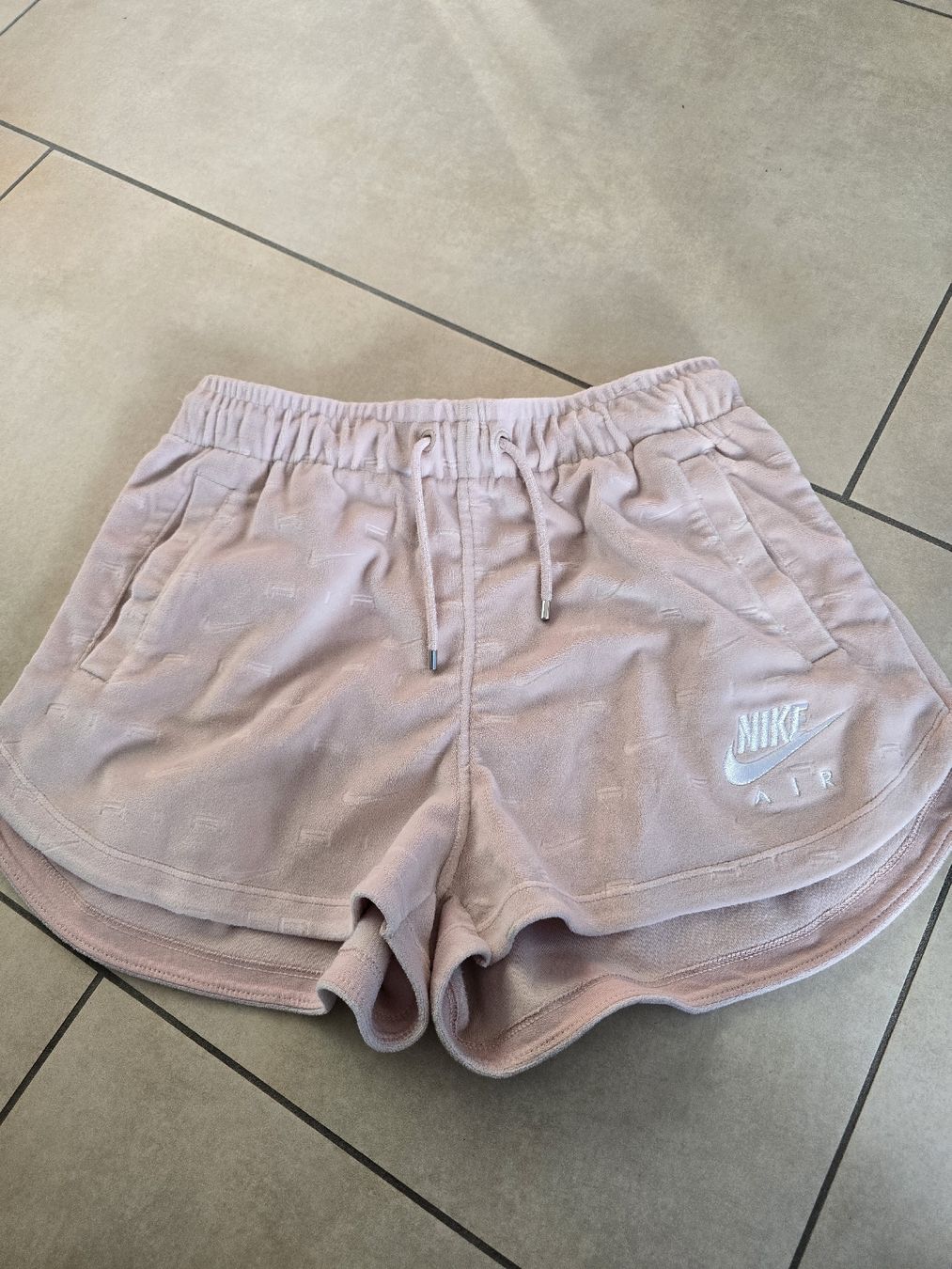 Nike Pantaloni: Nike Air Shorts - Grösse M – Usato da Rickenbach b. Wil venduto da VeryLovelyThings