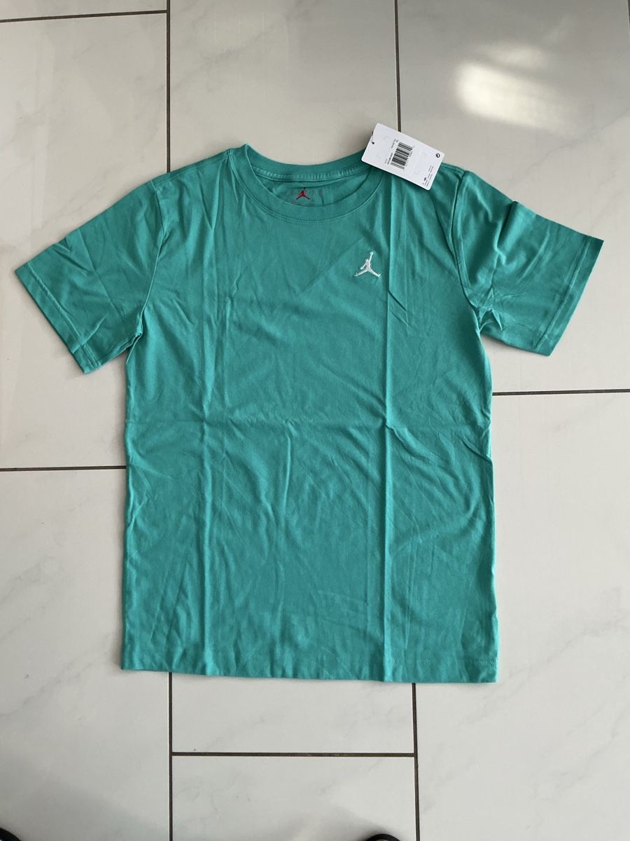 Jordan Hemden, T-Shirts & Polos: Jordan T-Shirt Gr.163/175 – Neu und originalverpackt aus Biel-Benken BL von Sahra1
