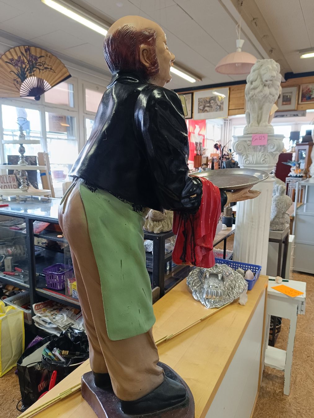 Sculture & Statue: Dekorative Kellner Statue – Einzigartiger Blickfang!(em257) – Usato da Künten venduto da Schnaepplihuus 1