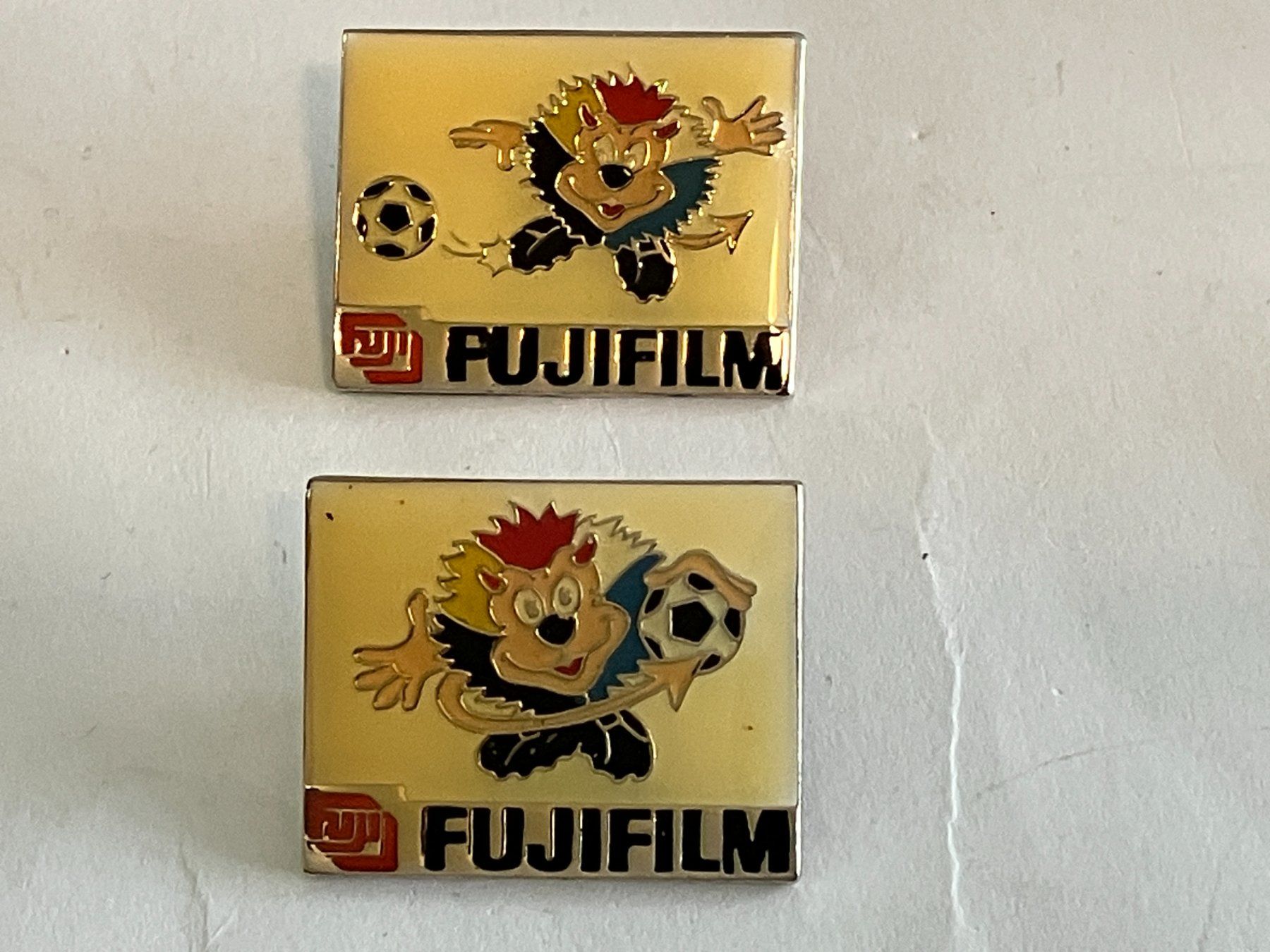 Placchette & Badge: 2 Pin Fuji Film – Usato da Basel venduto da djwwpp