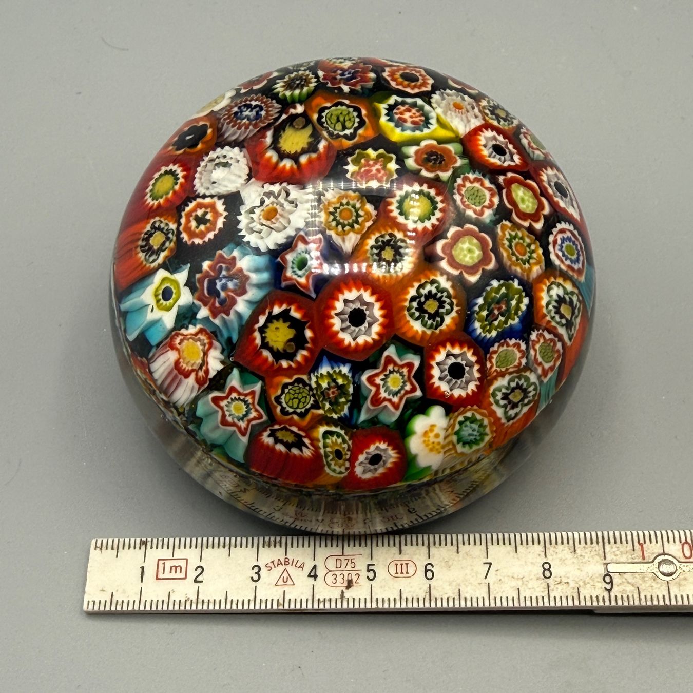 Murano Bicchieri: Murano Paperweight Briefbeschwerer Millefiori – Usato da Ueberstorf venduto da Brocandi 7