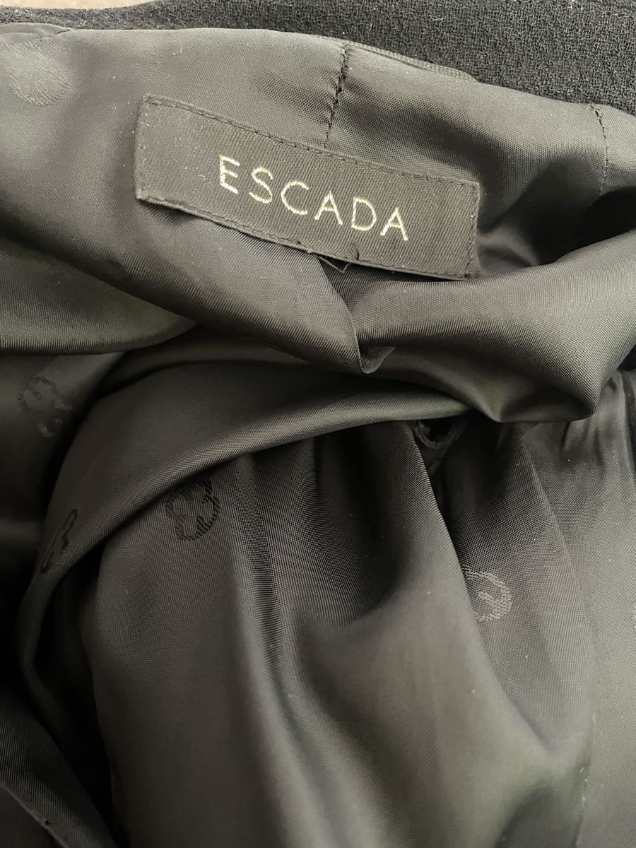 Escada Vestes: Wunderschöne elegante Jacke von Escada – Neuf (Voir description) à Zürich par Caracol1998 2