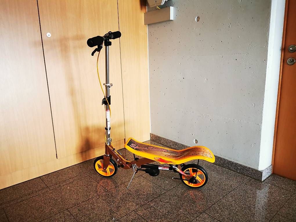 Kickboard: Trottinette mit Kettenantrieb durch wippen – Gebraucht aus Visp von Dhollaender