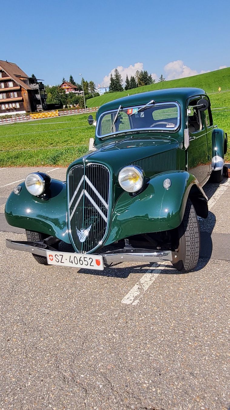 Citroën Automobili: Oldtimer, Citroën Traction Avant, Oldtimer, 1948 – Usato da Einsiedeln venduto da Jaeggi-Gartenfeuer