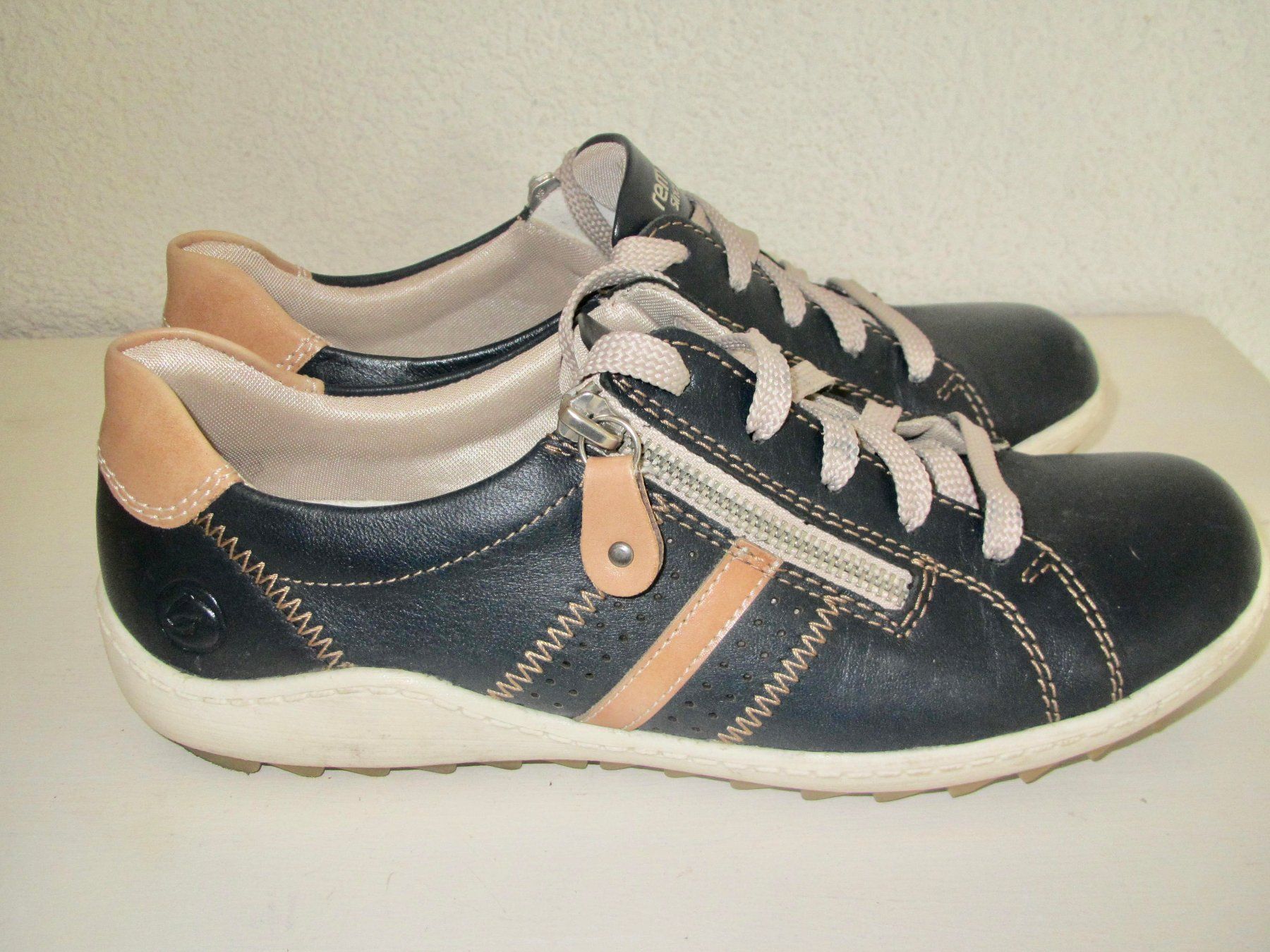 Chaussures femmes: SOULIERS REMONTE – D'occasion à Murten par Selliot
