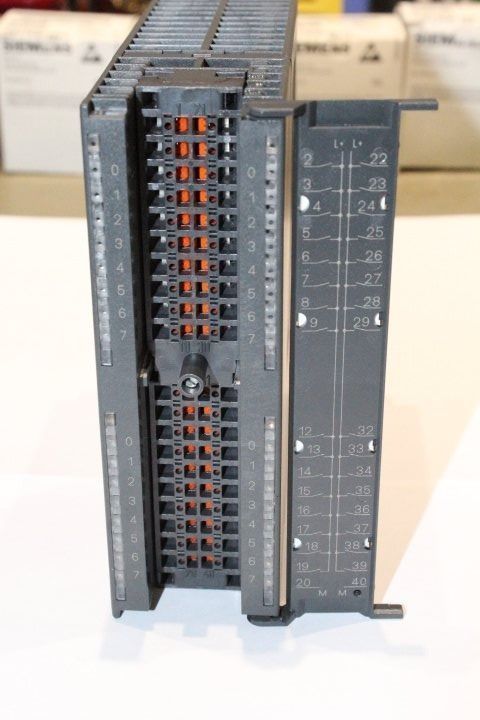 Siemens Componenti elettronici: SIMATIC S7, 6ES7 321-1BL00-0AA0 – Usato da Balsthal venduto da mtwd 3