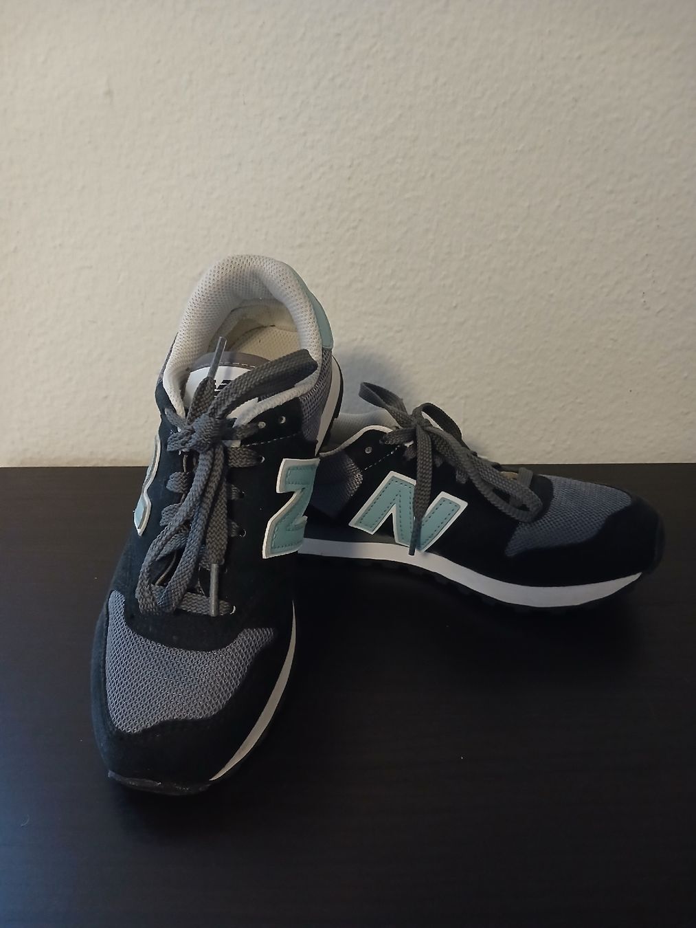 New Balance Damenschuhe: !!! New Balance Schuhe Gr.35 !!! – Gebraucht aus Reinach BL von Ibizo69 2