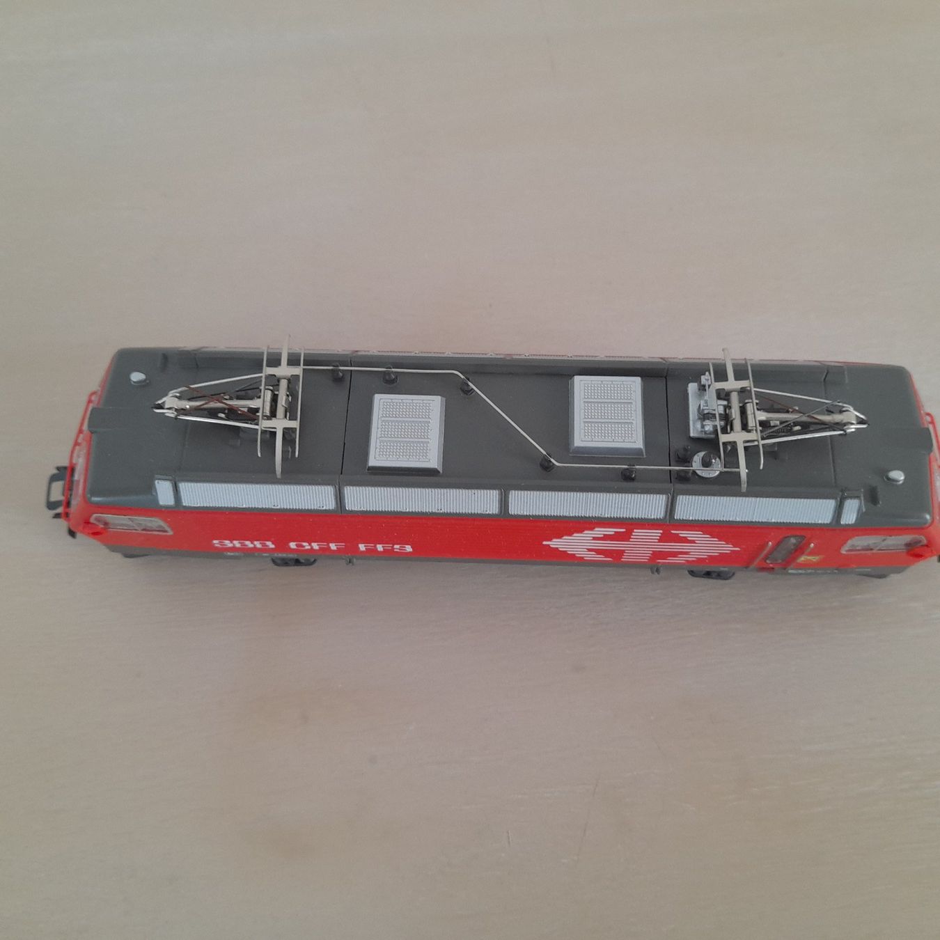Märklin Modellini di ferrovie: Locomotive CFF Re 4/4 II Rail 2000 – Usato da Auvernier venduto da gandalf08 7