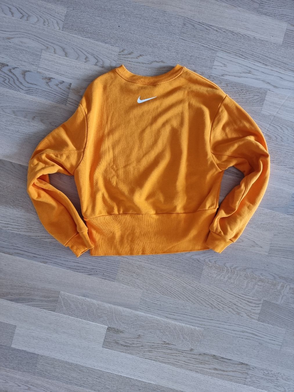 Nike Pullover & Sweatshirts: Nike Sweatshirt Orange Gr. M Crop Top Look – Gebraucht aus Goldach von Cooky2011 1