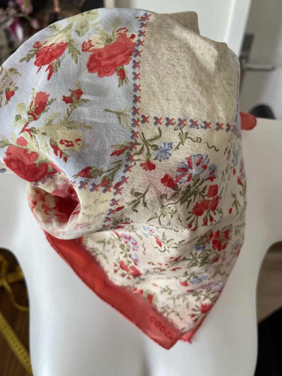 Codello Foulard & Sciarpe: Foulard Codello floral patchwork vintage rose corail soie – Usato da Kloten venduto da Vermicelles 2