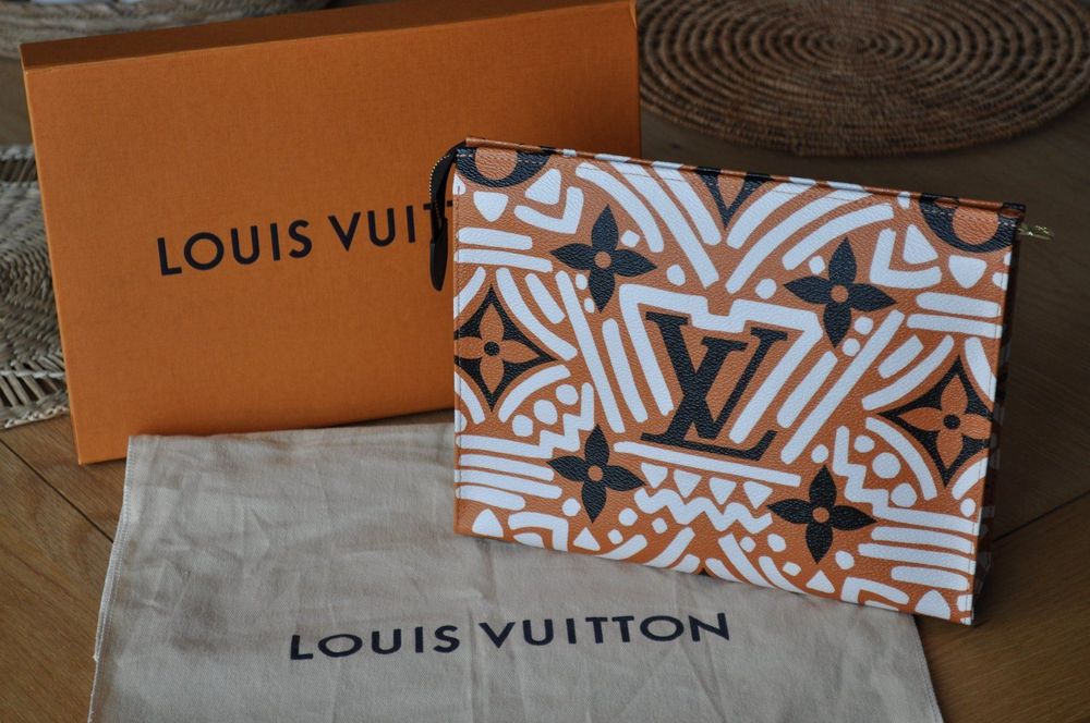 Lv crafty best sale pochette toilette