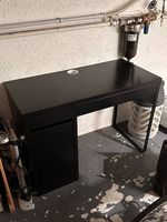 Schwarzer Schreibtisch (105cm x 50cm)
