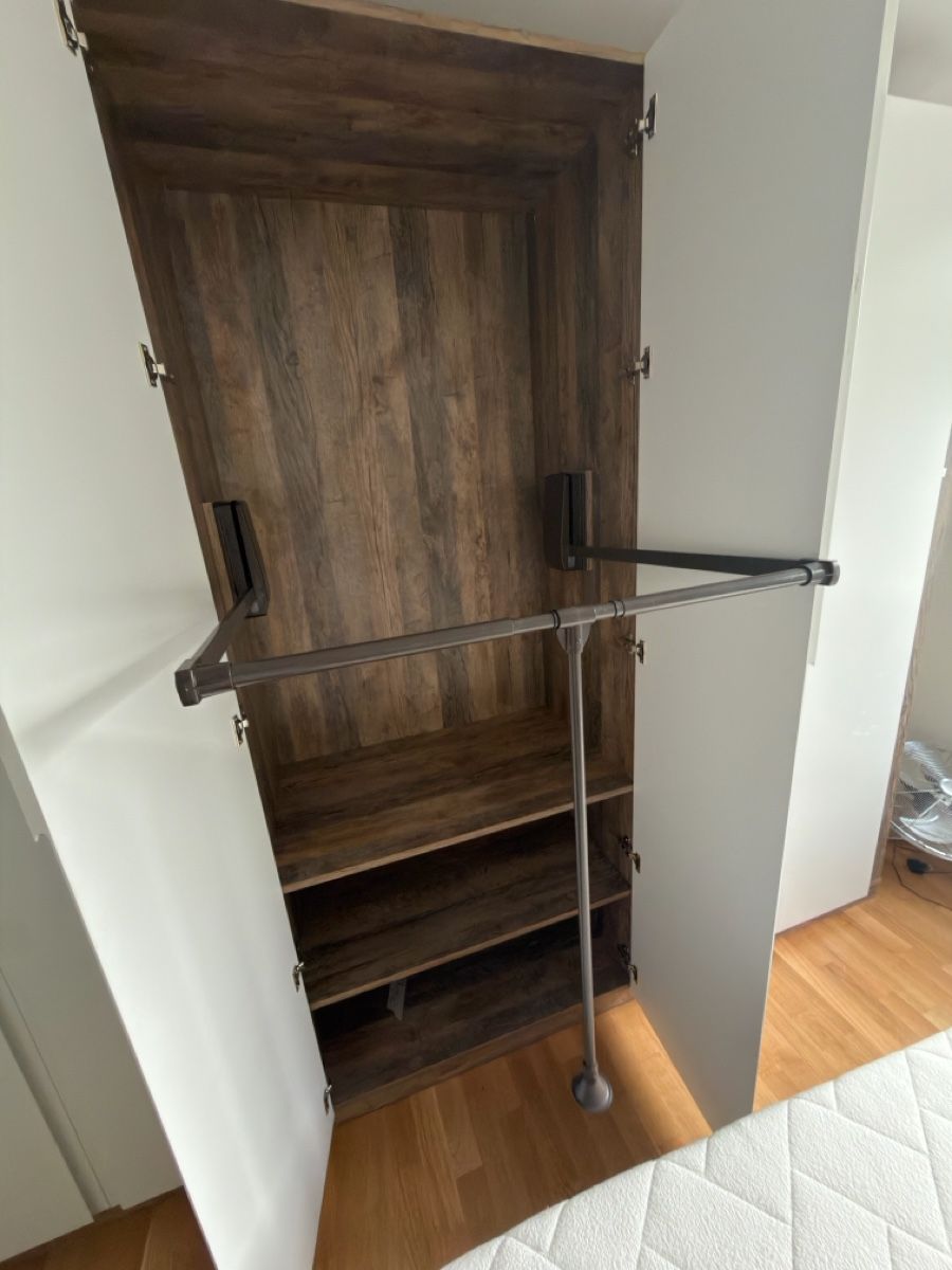 Armadi: Kleiderschrank weiss mit Holzdekor – Usato da Leibstadt venduto da Maki724 3