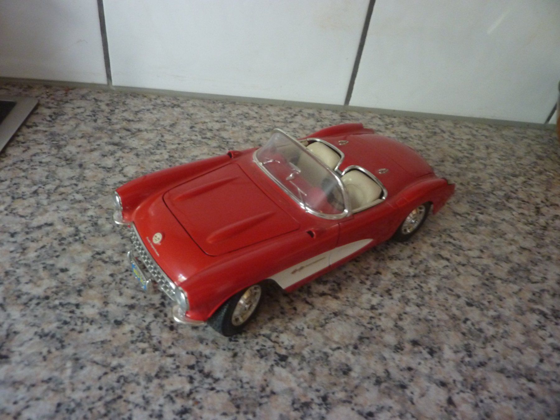 Bburago Modellautos: CORVETTE 1957 – Gebraucht aus Balsthal von bouteliee