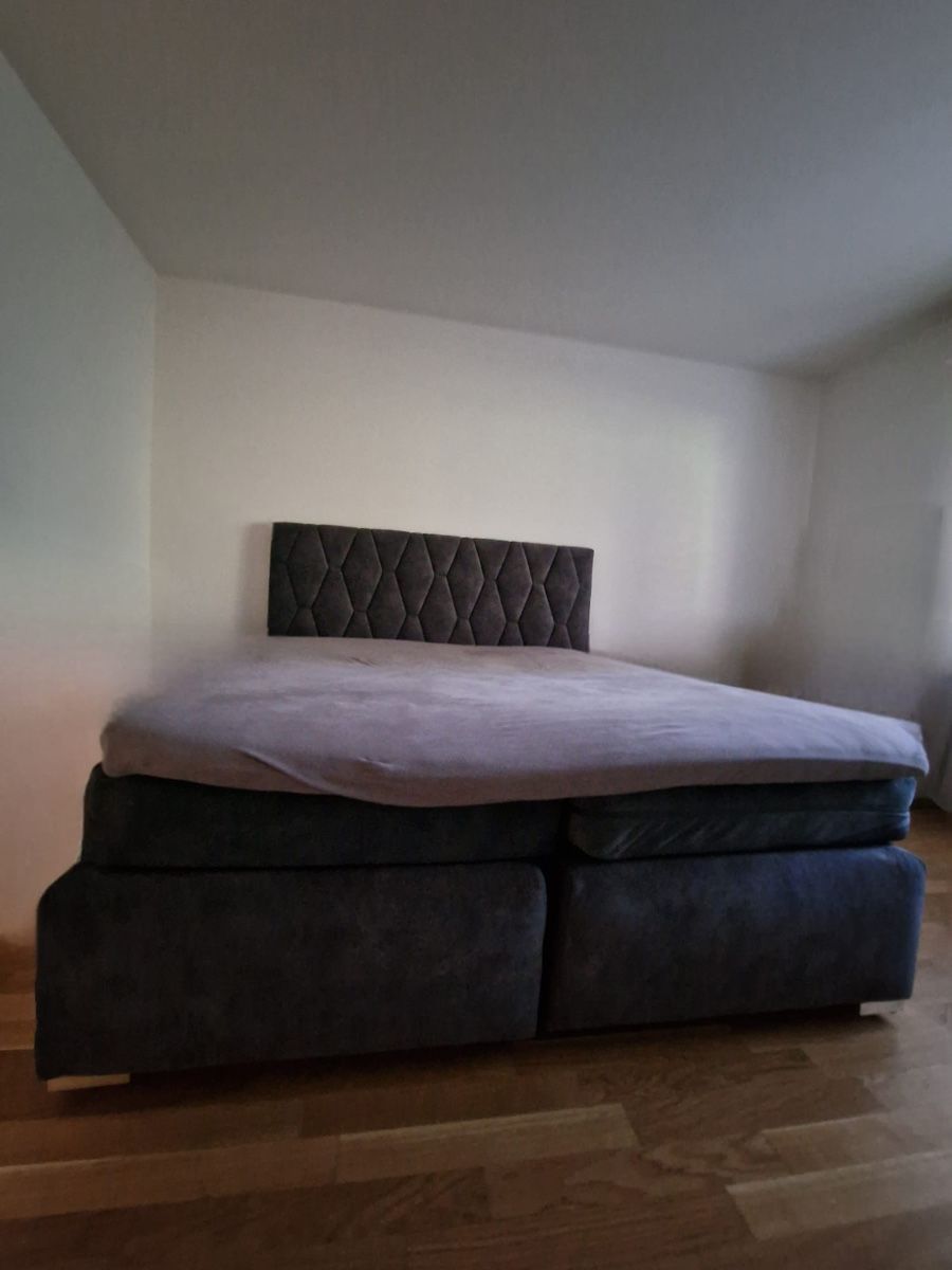 Letti: Boxspringbett 160x200 cm dunkelgrau mit gestepptem Kopfteil – Usato da Dübendorf venduto da nela123 3