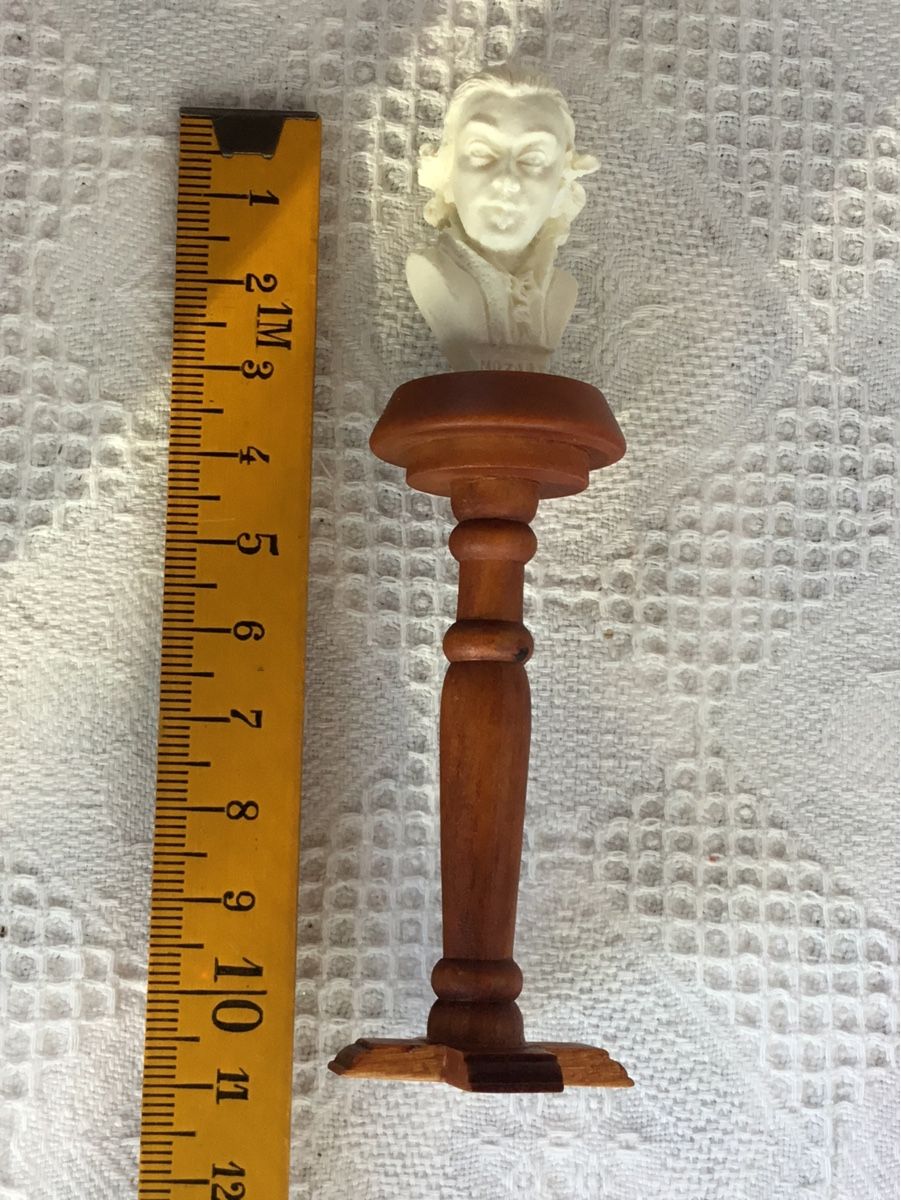 Case e mobili per bambole: Holzsäule mit Mozart Büste 1:12 – Usato da St. Gallen venduto da chamilla 2