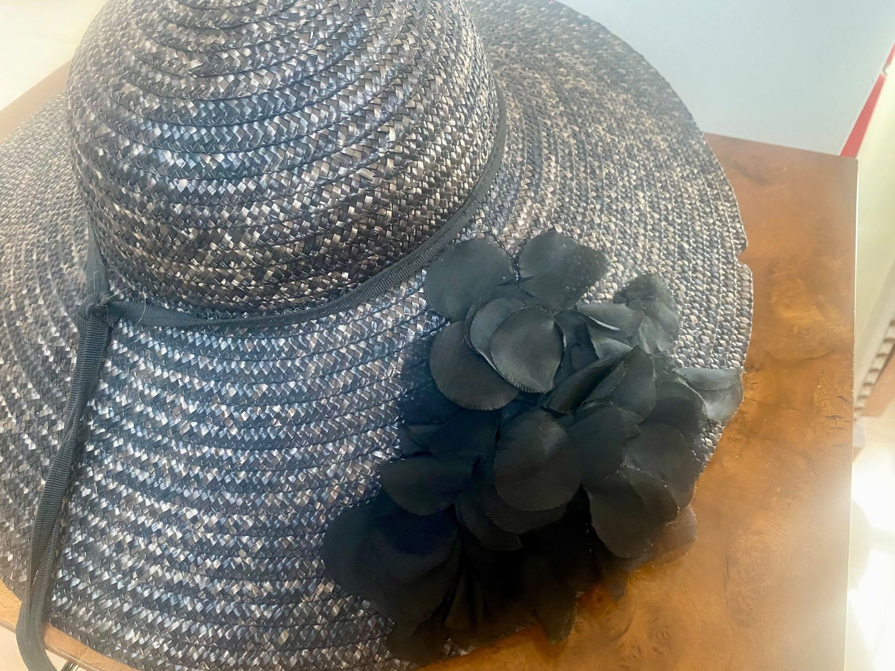 Hüte, Mützen & Caps: Sommerlicher Damenhut, schwarz mit Blumen, – Gebraucht aus Uster von Koralle6 1