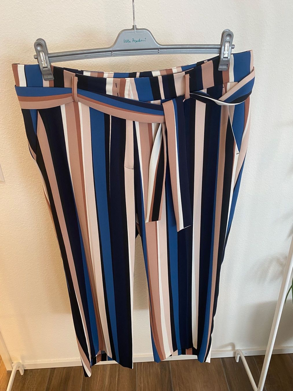 Cambio Pantaloni: Cambio Claire Sommerhose gestreift farbig Gr. 44 - 46 – Usato da Arlesheim venduto da san_w9vr 2