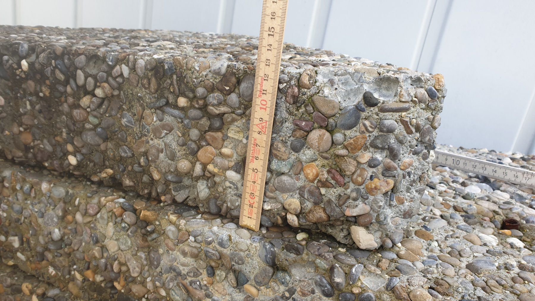 Pietre & tegole: 8 Steine von Sonnenschirmständern – Usato da Wädenswil venduto da Kleinerland 4