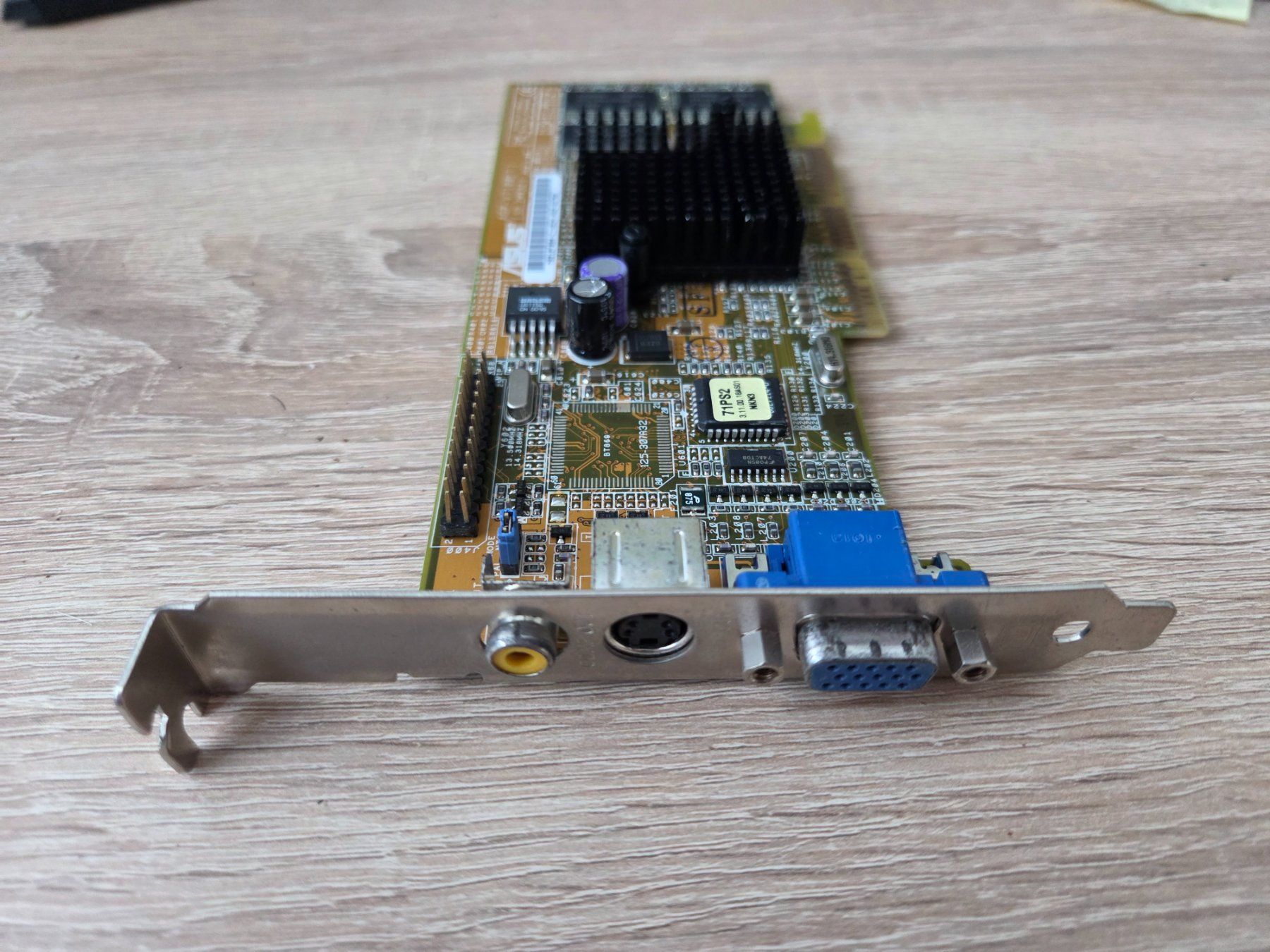 Asus Schede grafiche: Graphic card AGP ASUS V7100 32MB - PC – Usato da Carouge GE venduto da Gasco 2
