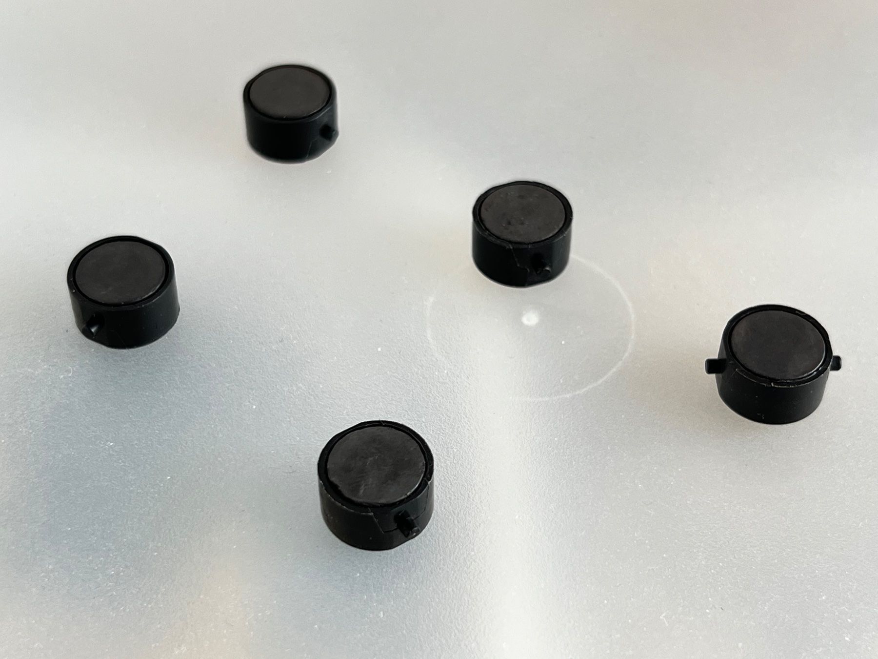 Lego Kit di costruzioni: 5x Lego Magnet Schwarz / Black 73092 – Usato da Uttigen venduto da sonorsonic