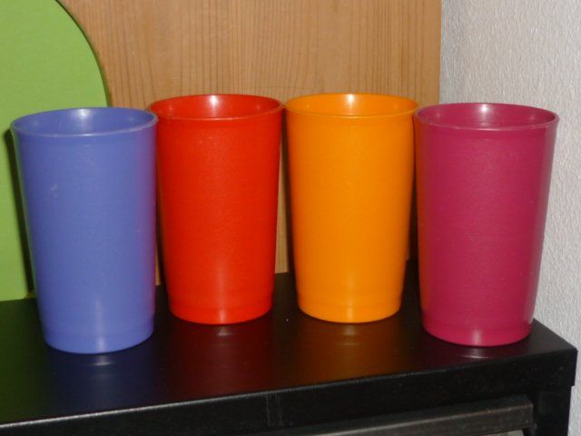 Tupperware Recipients et similaires: TUPPERWARE BECHER 4 STK. – D'occasion à St.Gallen par Anso
