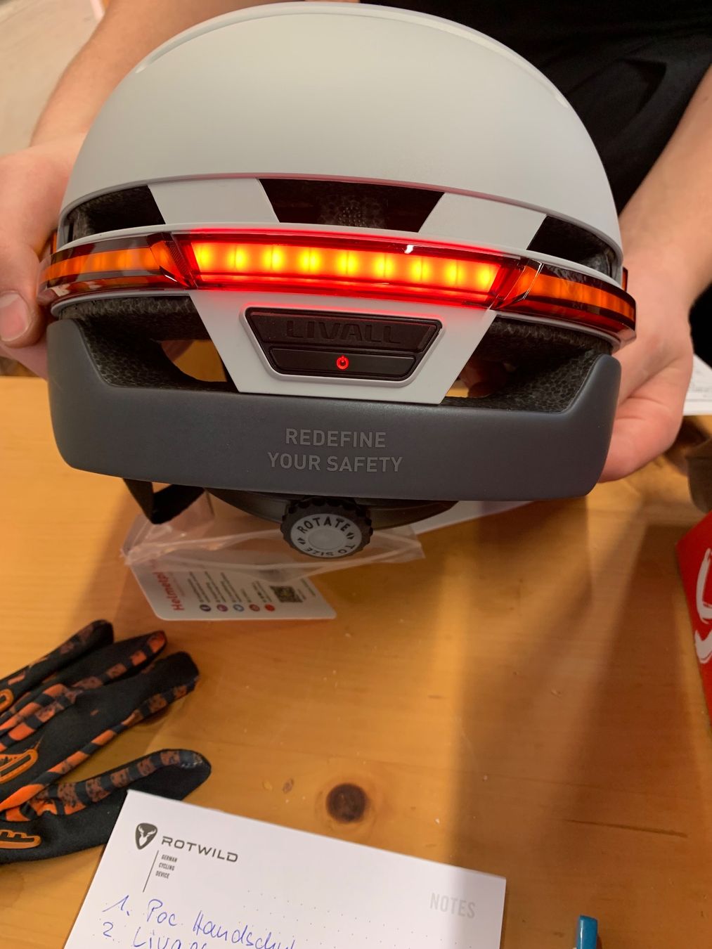 Caschi: Velohelm mit Licht Gr. M – Nuovo e nell'imballaggio originale da Widen venduto da chilli2hot