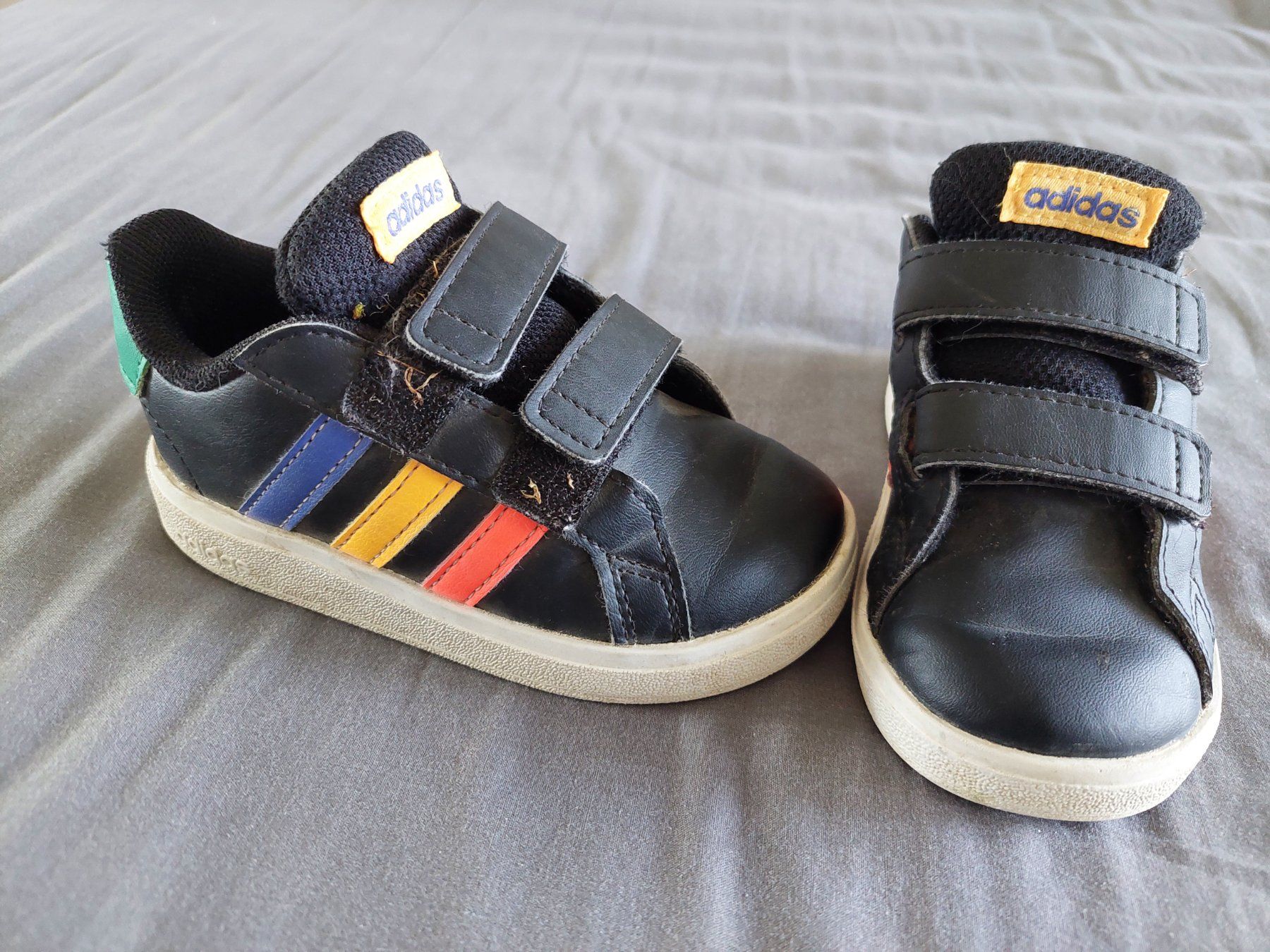 Adidas Scarpe per ragazzi: ADIDAS TURNSCHUHE GR. 22 – Usato da Münchenstein venduto da Strupfi 1