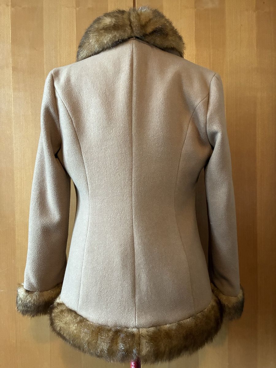 Jacken: Veste col fourrure  – Gebraucht aus Neuchâtel von rqml 2