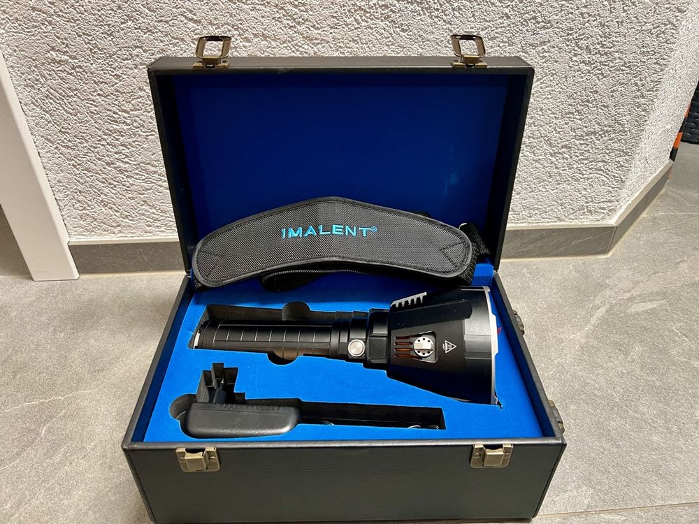 IMALENT MS18 Taschenlampe - 100.000 Lumen, 18 Cree LEDs, 1350m Reichweite, OLED Display, Aufladbar