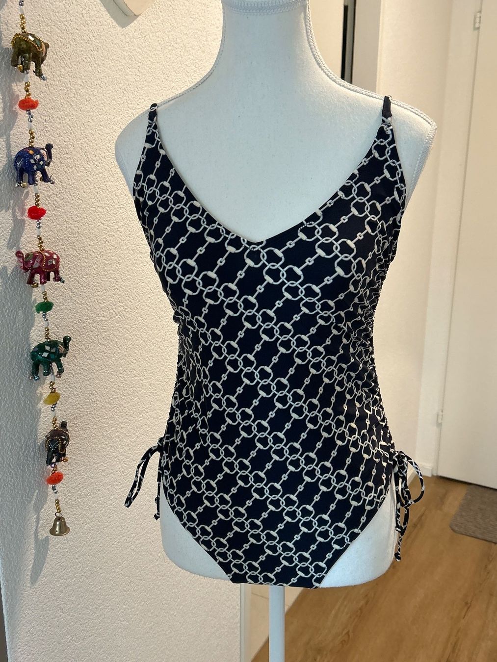 Badekleider & Bikinis: Badeanzug Damen schwarz mit Muster – Gebraucht aus Brunnen von Nala2929 4