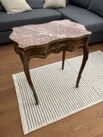 Marmortisch mit Verzierungen Vintage