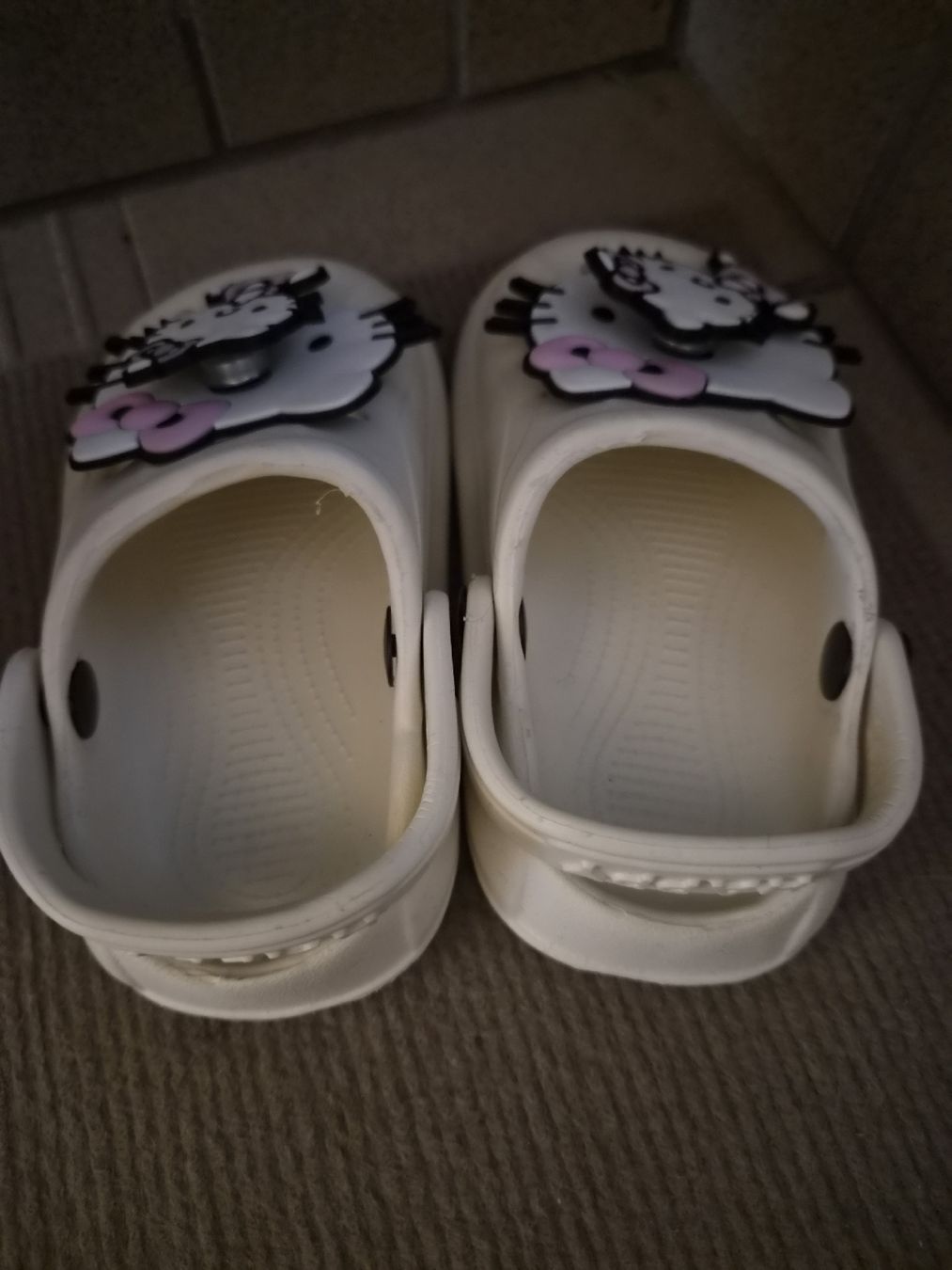 Scarpe per ragazzi: Hello Kitty Baby Crocs – Nuovo (secondo la descrizione) da Villars-sur-Glâne venduto da Thalimey 1