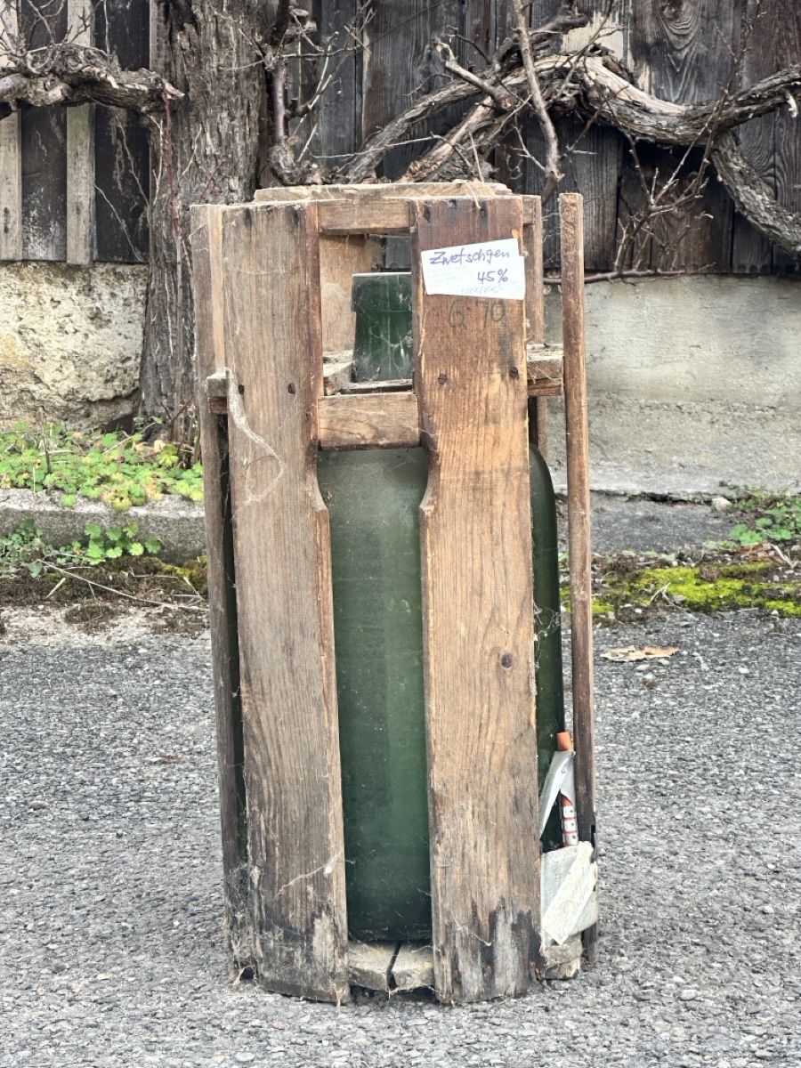 Bottiglie: Glasflasche in Holzgestell – Usato da Rüti ZH venduto da Osi99